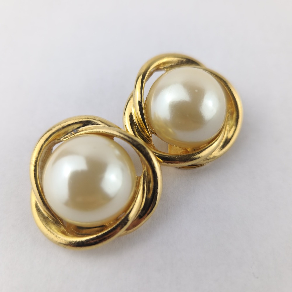 Vintage Richelieu Faux Pearl Gold Tone Clip On‎ Earrings Signed PAT 2733491